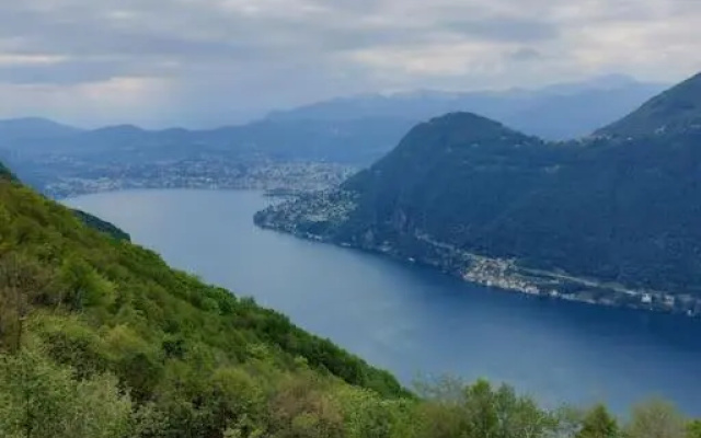 Incantevole appartamento con piscina e vista monti