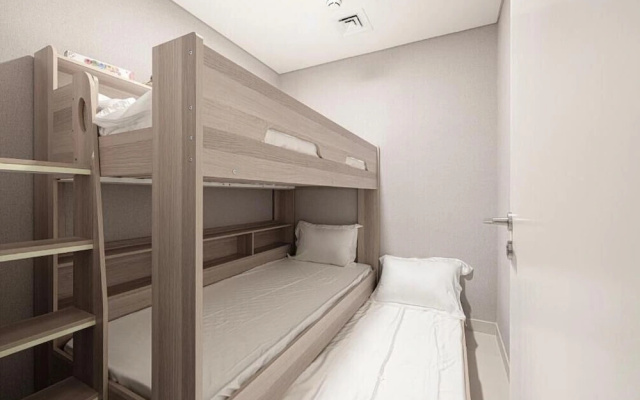 The Burj Crown Stays by UniDwellers Holiday homes