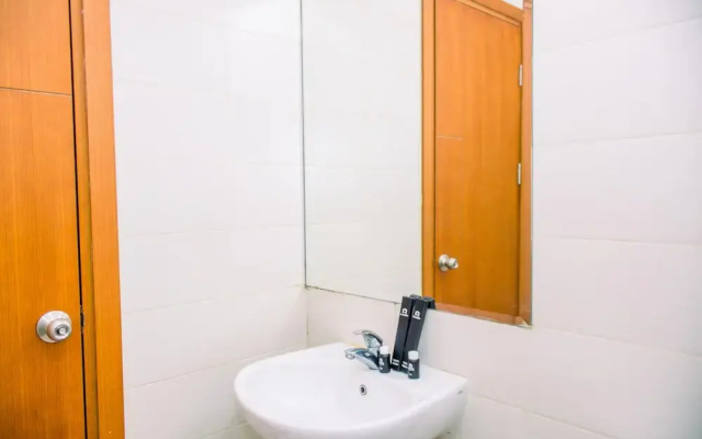 Comfort 2Br Apartment At Woodland Park Residence