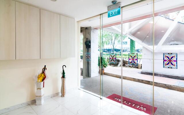 Jayleen Clarke Quay Hotel вид на фасад