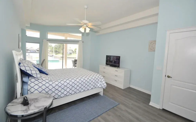 Canal Home w Heated Pool Dock