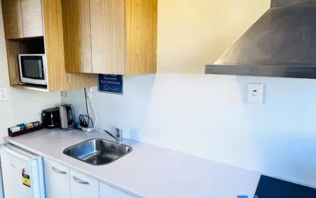 Merivale Court Large Studio-Unit 2