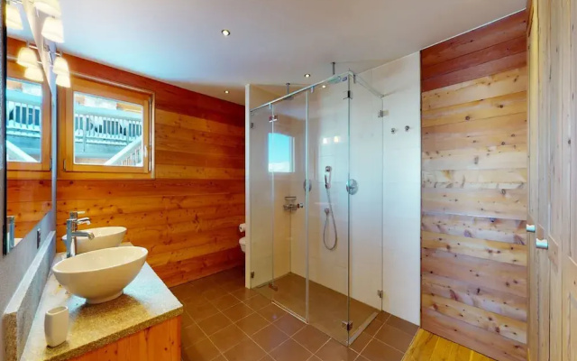 Egg Sauna & Luxury Chalet 16 Pers