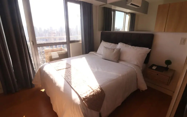 Oasis Regency at Acqua Livingstone near Rockwell