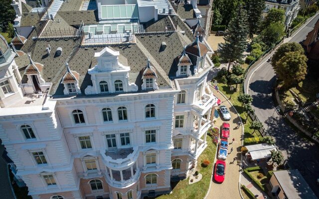 Отель Bristol Palace вид на фасад