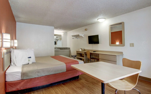 Motel 6 Union City, GA - Atlanta Airport