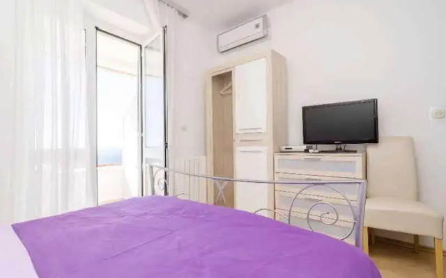 Apartments Baltazar with Sea View&Jacuzzi