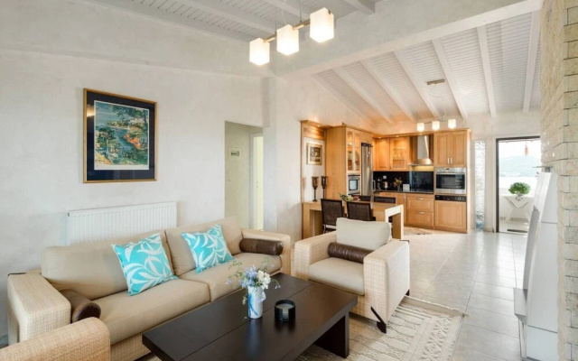 Beautiful and Modern Apartment in Neos Marmaras