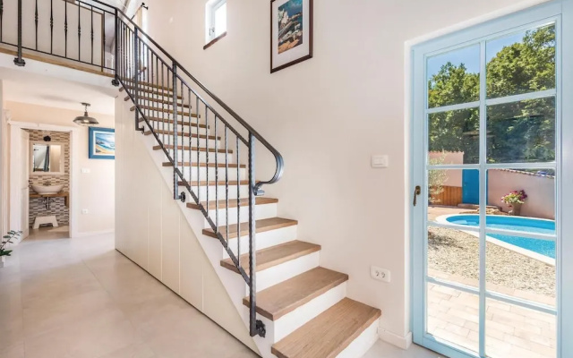 Stunning Home in Jurdani With Wifi and 2 Bedrooms