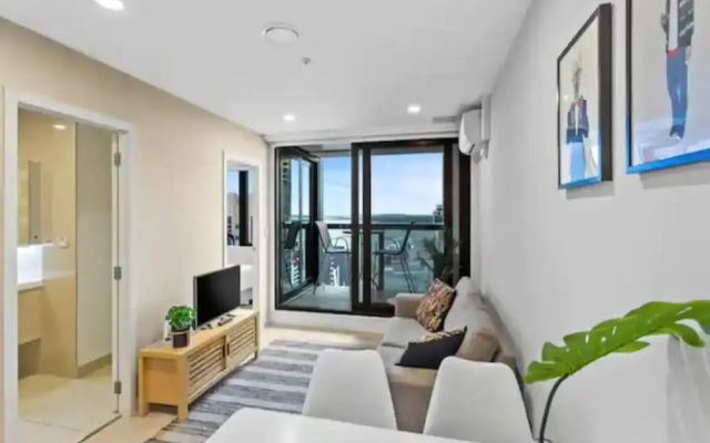 Stunning 2BR w/ Views Near Sky Tower- Zodiak Stays