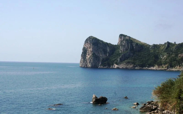 Cantone Bay