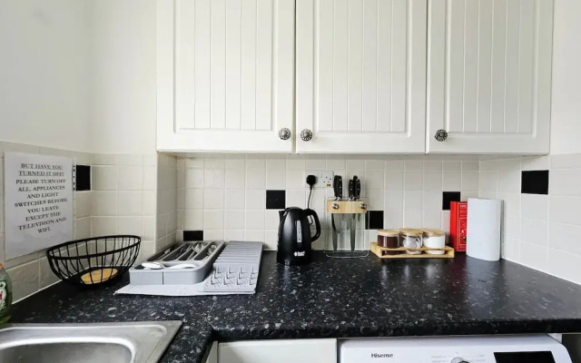 Willow Retreat - House in Burbage- Sleeps2- Garden