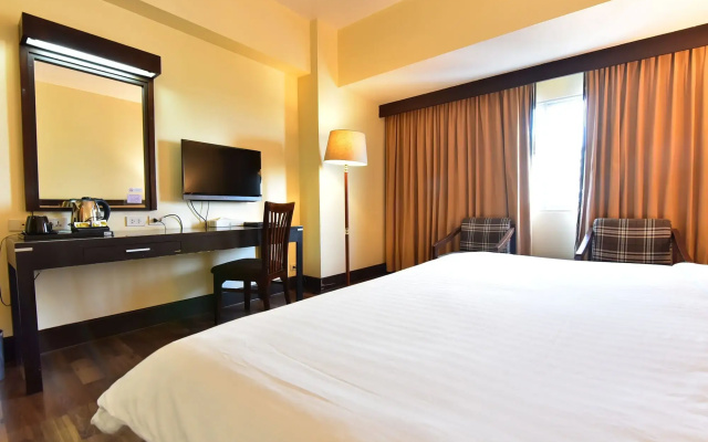 New Season Hotel