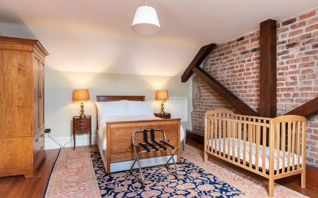 8 Bedroomed House Steeped in History