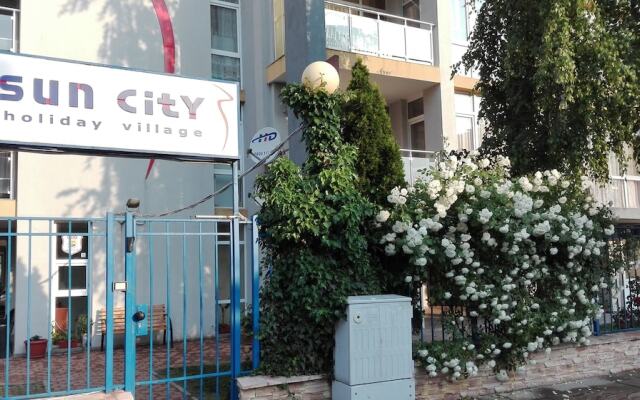 Апартаменты Sun City Apartments вид на фасад