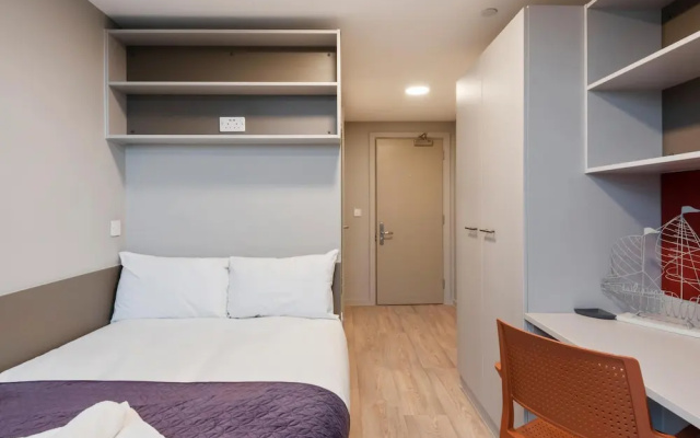 Amazing Location! 6BR Liverpool Apt - Sleeps 6