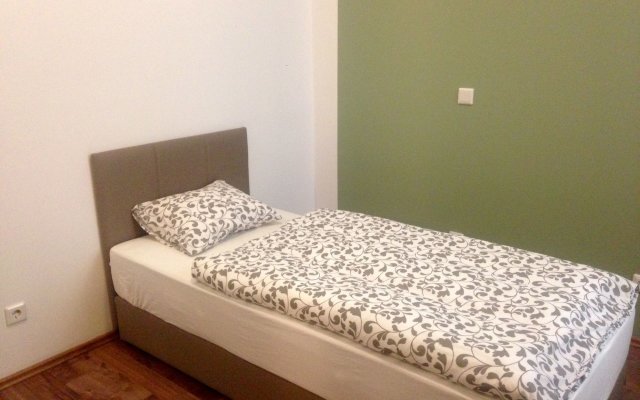 Dan In'n Out in Vienna, Austria from 86$, photos, reviews - zenhotels.com guestroom