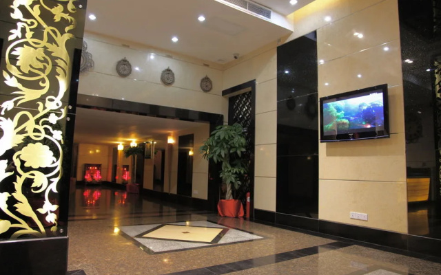 Champs-Elysees Hotel
