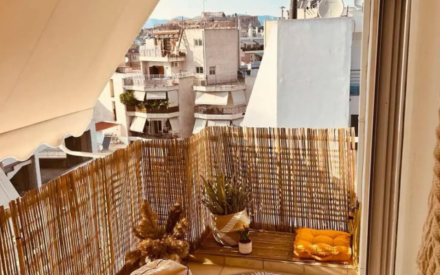 Central & Comfortable, with Acropolis view