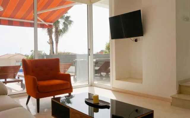 Laguna Sunrise by Ezoria Holiday Rentals