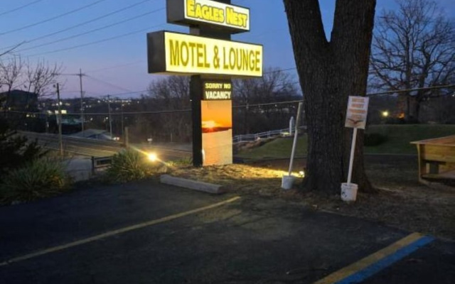 Eagles Nest Motel & Lounge