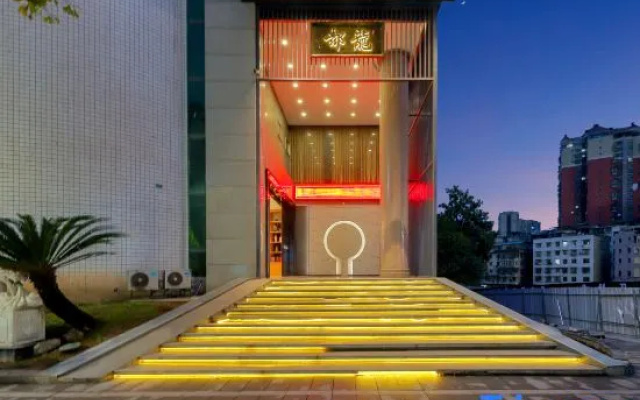Longdu Tianjiao Hotel (Zizhong Passenger Transport Center Yulu Branch)