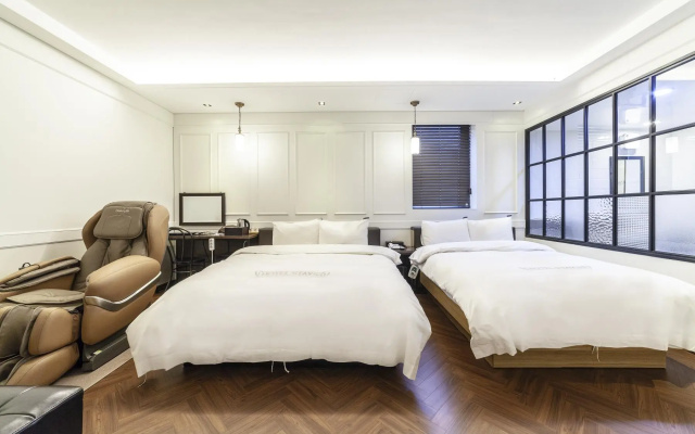 Hotel Stay 53
