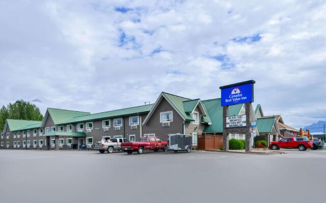 Отель Canadas Best Value Inn Valemount вид на фасад