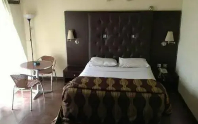 Nelrose Hotel - Class King