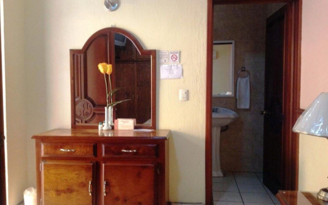 Hotel Plaza Jardín