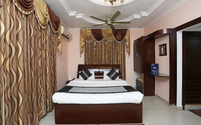 OYO 8672 Hotel Friends