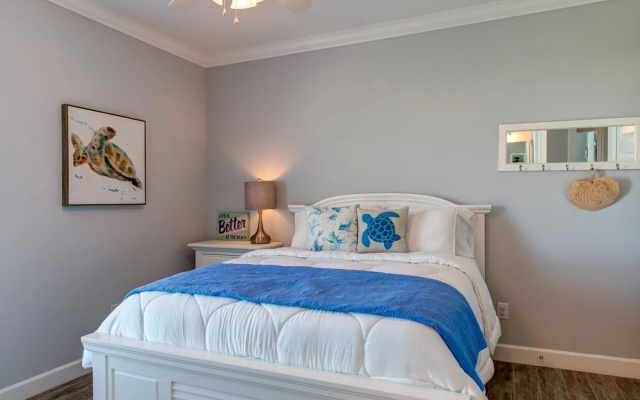 The Blue Crab - 2432 Bienville