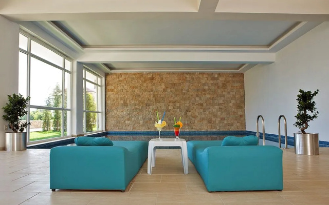 Tropical Deluxe Hotel