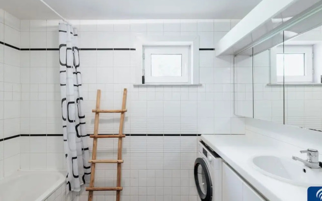 Modern Flat in Quiet Area
