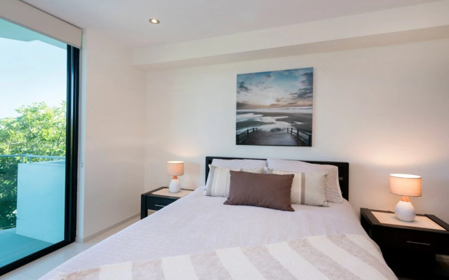Stylish Beach Side Apartment - Unit 5 - 33 Lorikeet Drive