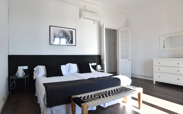 NEW REINA CRISTINA  in Barcelona