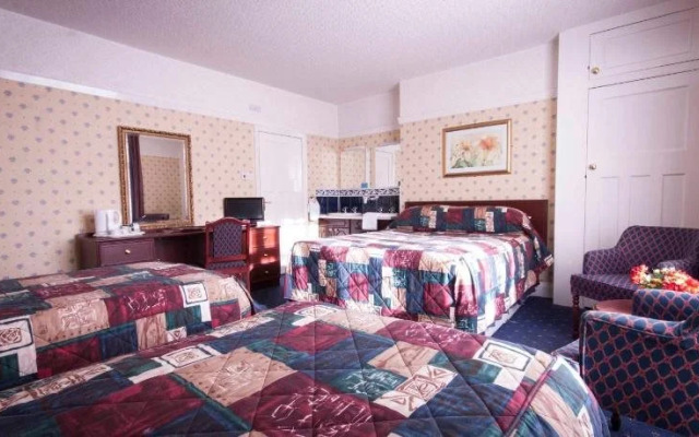Roselawn Hotel