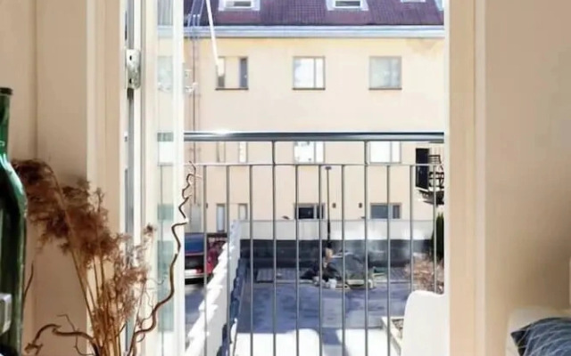 Stylish Bright 42m2 Studio with Balcony