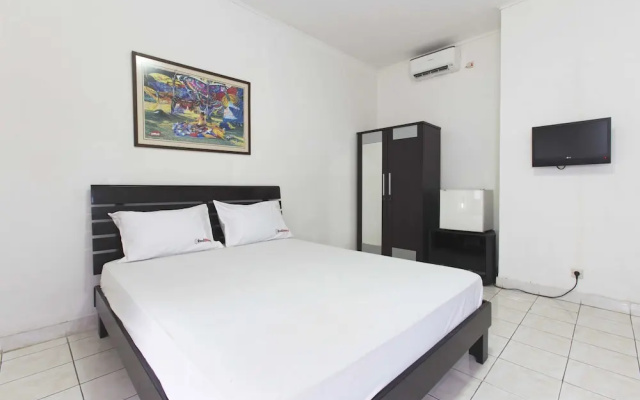 RedDoorz Near TB Simatupang