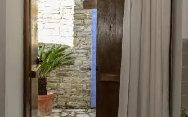 Kozakos Luxury House