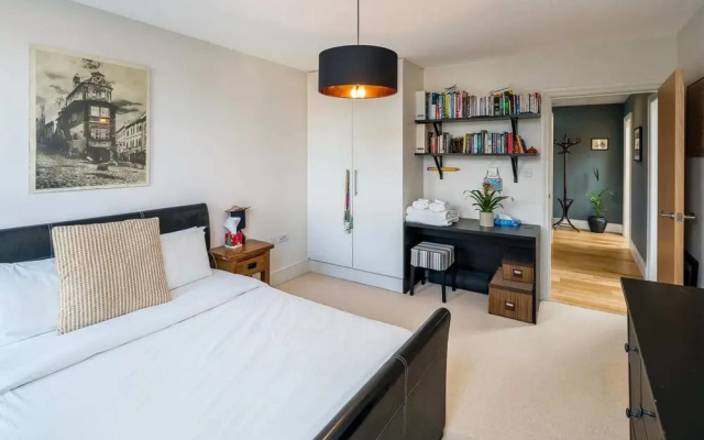 Bright Spacious 2bed 2bath in Battersea