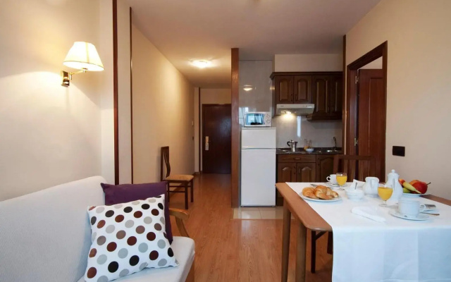 Palacio Arias and Hotel y Apartamentos Arias