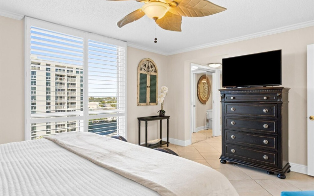 Shoreline Towers 1086 3 Bedroom Condo