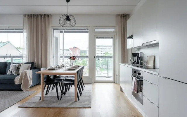 Modern 2BR Apartment with Sauna & Large Balcony