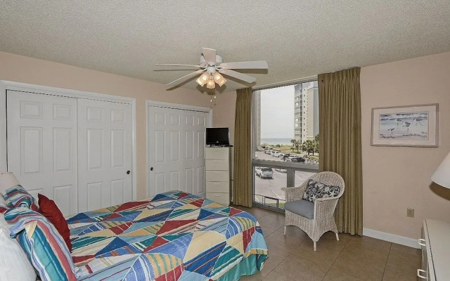 Shoreline 3036 Condo by RedAwning