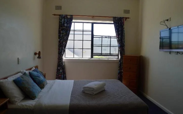 Watersedge Motel