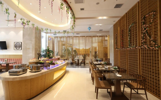 Отель Juny Oriental