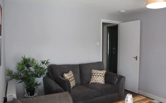 Gorgeous Newly Renovated 2 Bedroom Apartment