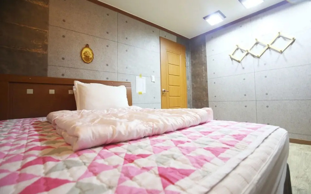 Geumsan Wolyeongsan Motel
