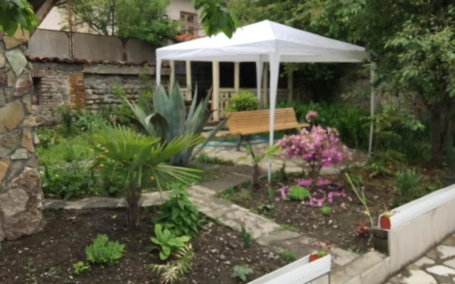 Nika Guest House